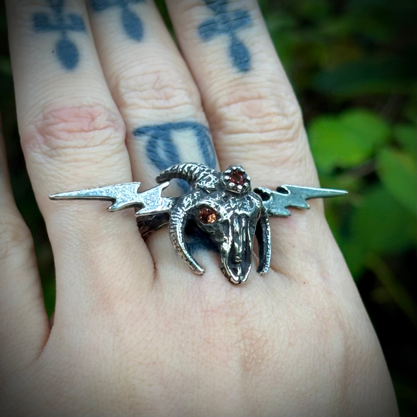 Blitzziege Ring